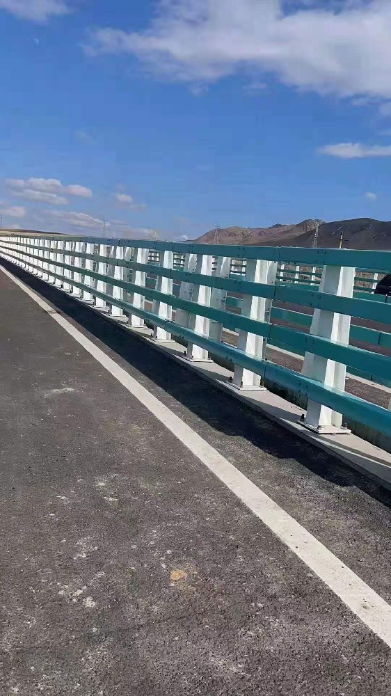 喷塑护栏板