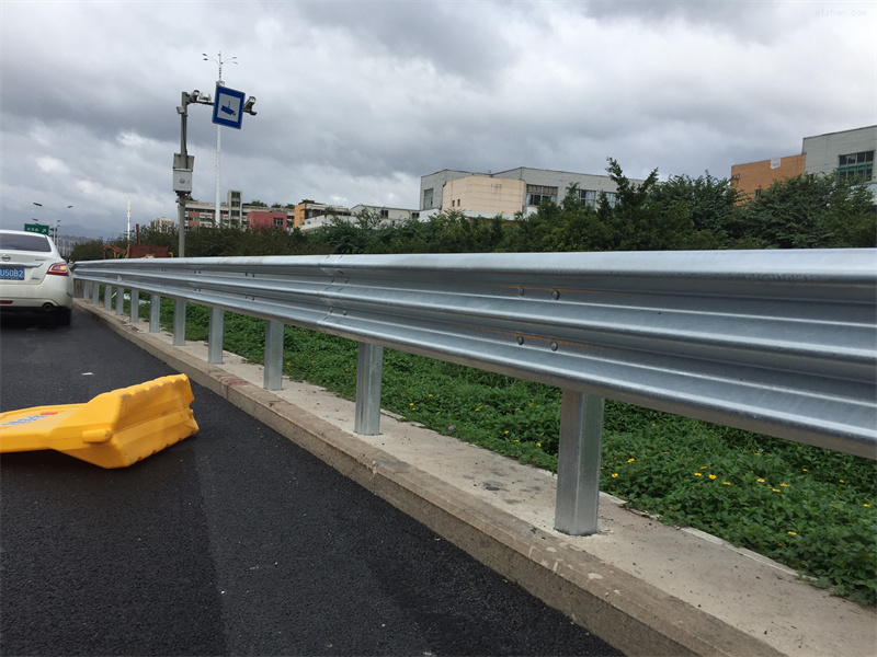 高速公路波形护栏板的防撞功能以及安装合适的时间